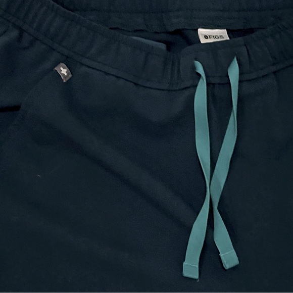 FIGS men’s scrub joggers - Picture 3 of 6
